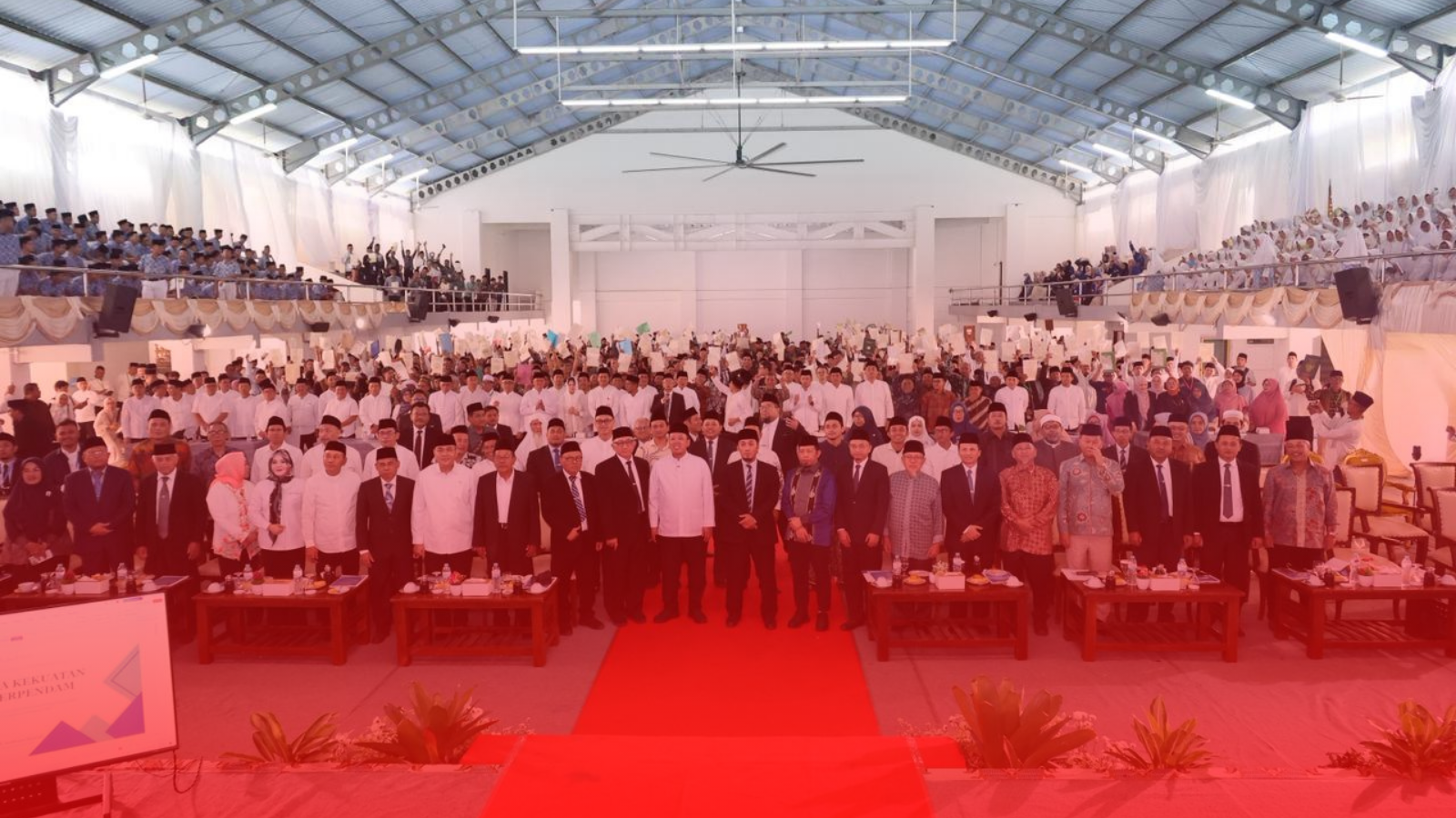 Serahkan Lebih dari 1.000 Sertipikat Tanah Wakaf dalam ICOP 2026, Menteri Nusron Minta Penerima Jadi Pionir Percepatan
